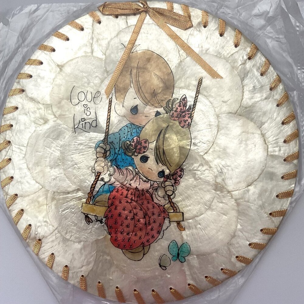 NEW PRECIOUS MOMENTS VINTAGE  “LOVE IS KIND” CAPRIZ SHELL CORK HANGING WALL